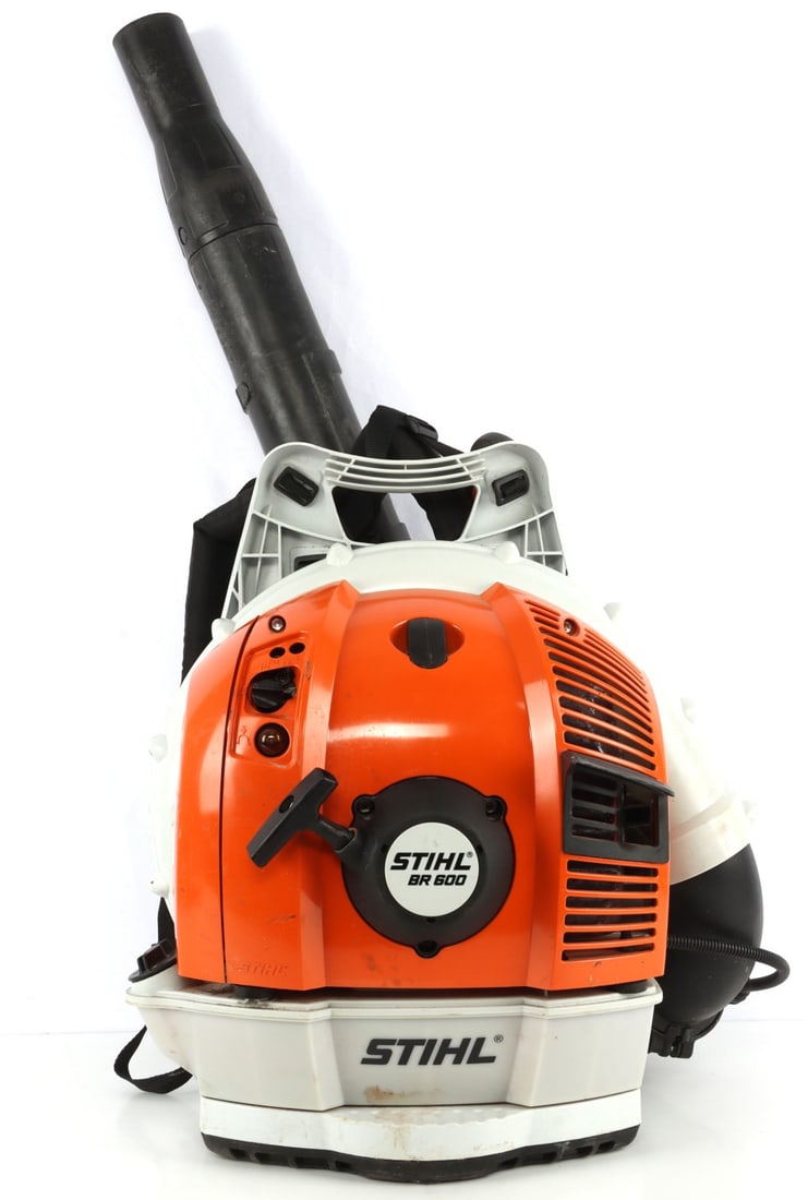 STIHL BR 600 PROFESSIONAL GAS BACKPACK BLOWER: Padded shoulder straps. Good, used condition. Tested and in good working order. Local pick-up only.