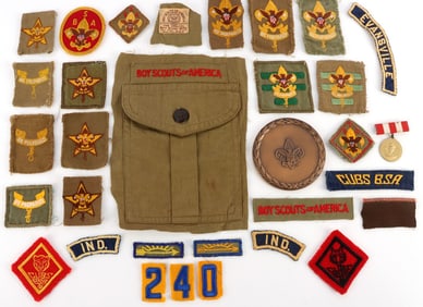 LOT 30 WWII ERA BOY SCOUTS PATCHES & TABLE MEDAL