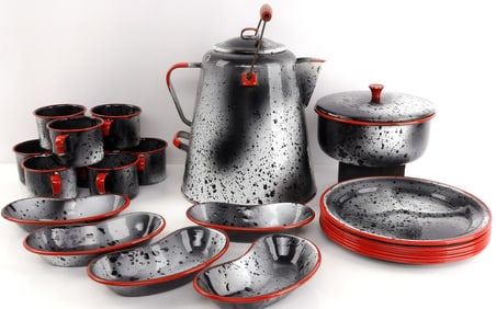 20 PIECE TOM + CLARK CAMP SET