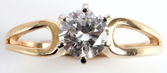 14K GOLD RING WITH SOLITAIRE DIAMOND