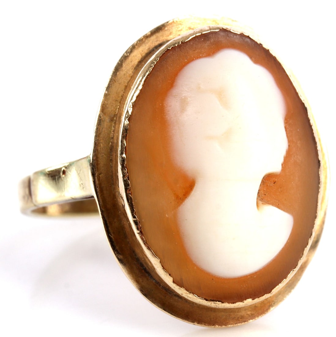 ANTIQUE 14KT GOLD CARVED SHELL CAMEO RING: Cameo has worn down over time. Ring is stamped '585' and has been tested for gold. Size 5. 2.4 grams total. Very good, original condition. This lot has a reserve.