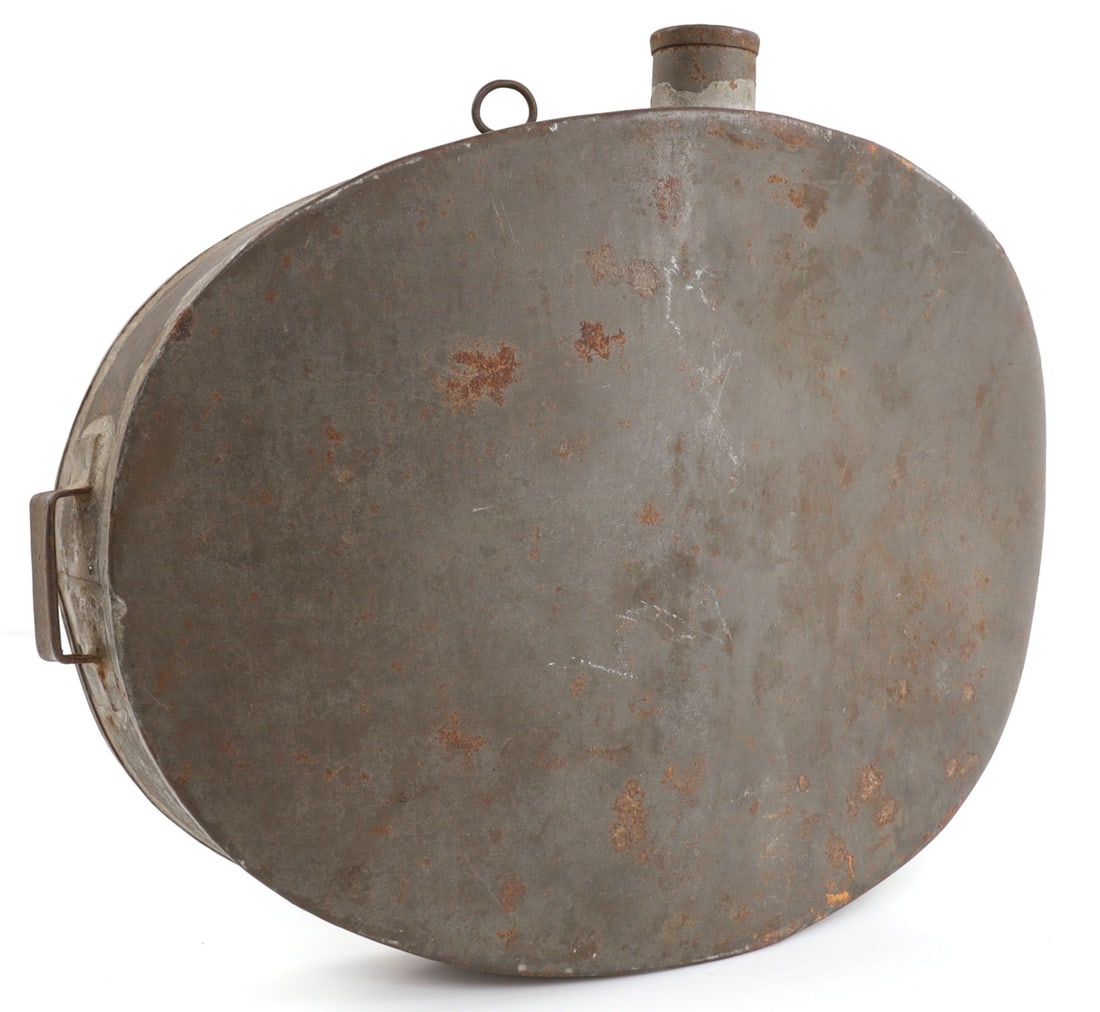 US CIVIL WAR LARGE MEDICAL CANTEEN FLASK: Large, curving canteen designed for the use of field medics. Steel. No cork. 9.75 X 7 inches. Very good, original condition. Period: Civil War & Indian Wars This lot has a reserve.