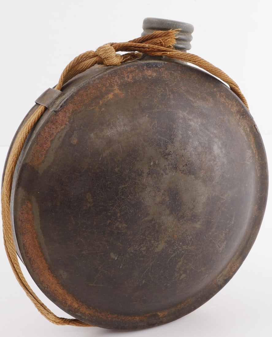 CIVIL WAR VETERAN GAR ENCAMPMENT 4.5 INCH CANTEEN: With strap and cap, plus detailed ex dealer expert description. Has writing that is difficult to make but you can see "GAR". This lot has a reserve.