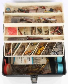 OLD PAL TACKLE BOX FULL OF VINTAGE FISHING LURES