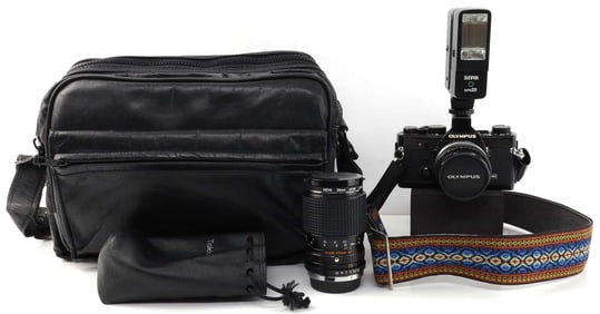 OLYMPUS OM-1 CAMERA W EXTRA LENS