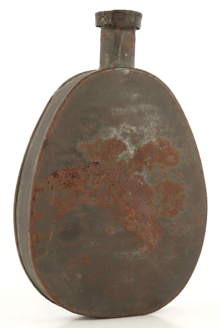 CIVIL WAR OFFICER FLASK CANTEEN: Without stopper. 5.5 inches. Very good, original condition.