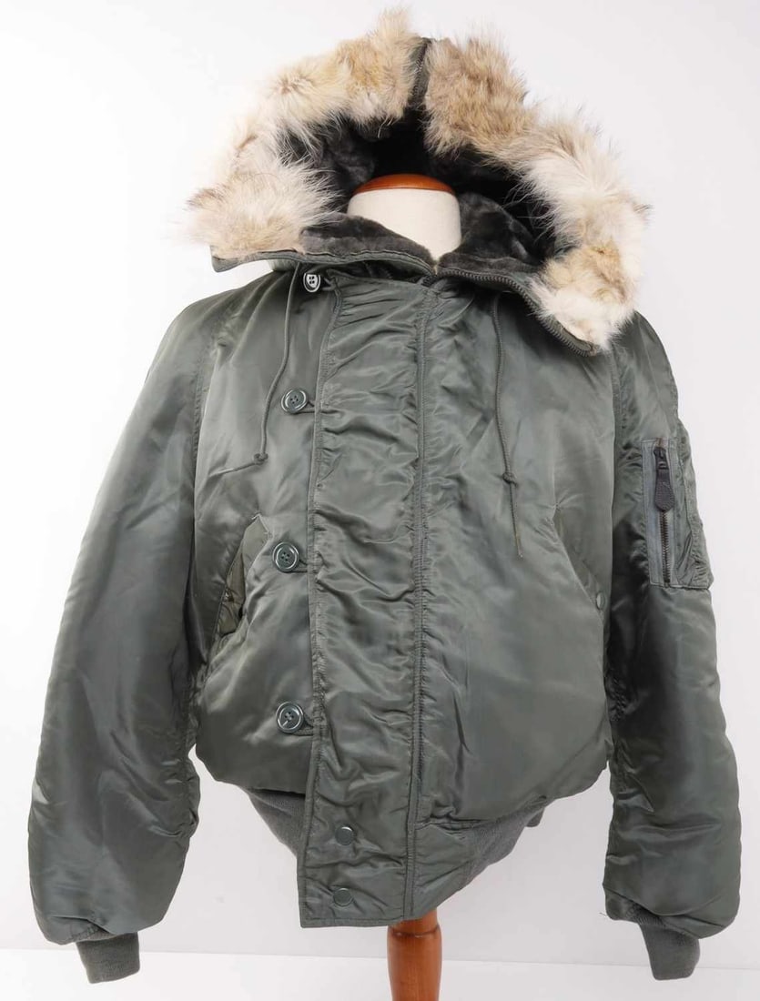 VIETNAM USAF NAMED N-2B FLIGHT JACKET SIZE LARGE: N2-B hooded flight jacket, size large. Owned by US Air Force General Robert Scott of Cheyenne, Wyoming. Manufactured by Skyline Clothing Corporation. Provenance: Private collection of an associate of 