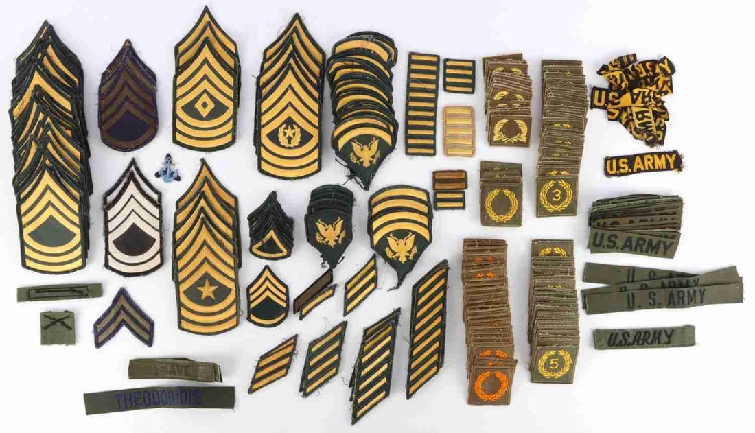 100+ US MILITARY UNIFORM ASSORTED RANK PATCH LOT: Lot of more than ONE HUNDRED (100+) US military rank patches. Gross weight: 1.6 pounds. Good condition.