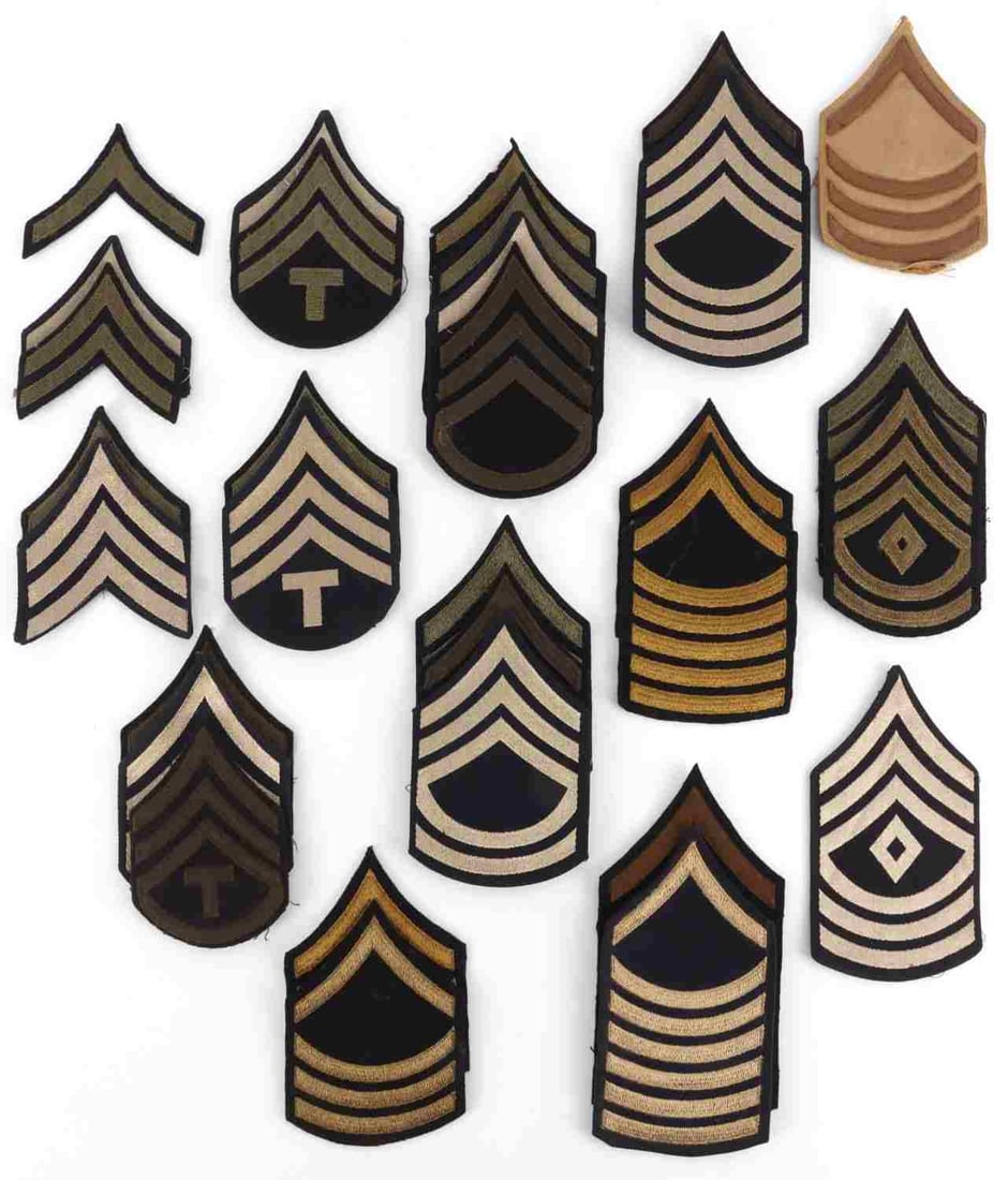 31 PCS WWII US MILITARY RANK PATCH LOT: Lot of THIRTY-ONE (31) assorted US military uniform rank patches. Good condition.