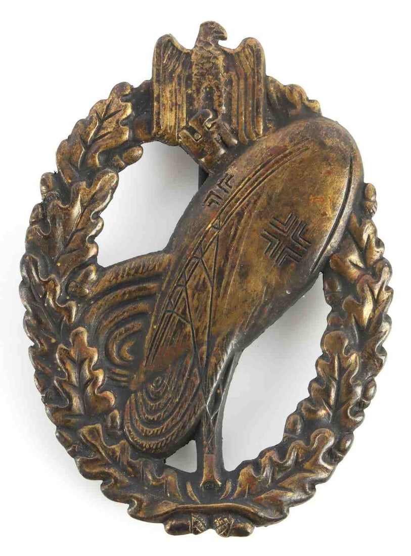 WWII GERMAN OBSERVATION BALLOON BADGE: Bronze grade. Measures 2 1/8 inches. This lot has a reserve.