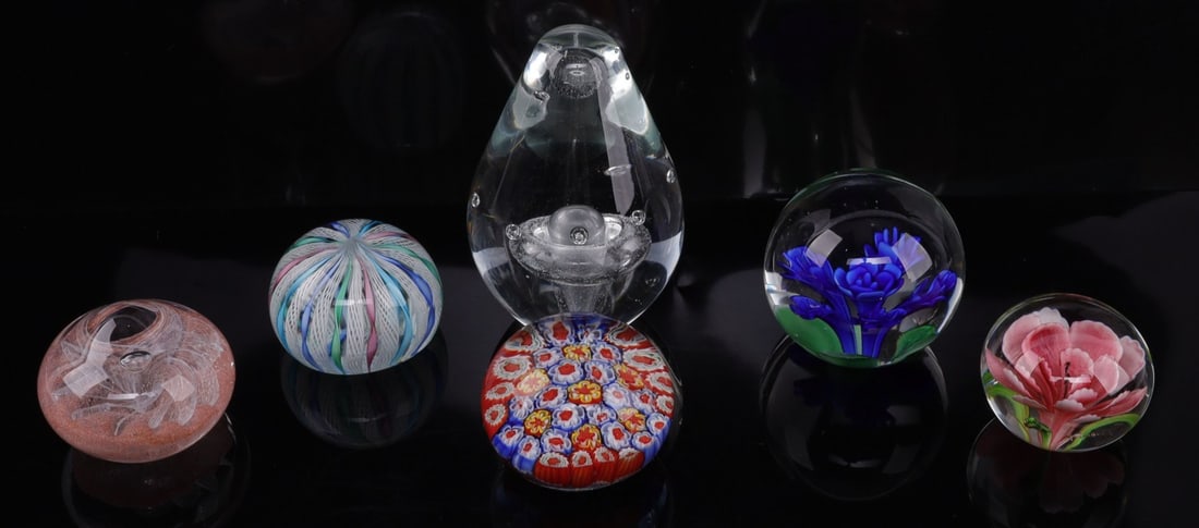 6 ART GLASS BALL LUMINOR LOT: 4 Are boxed as new, nice variety, all hand sized.