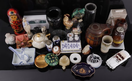 MISCELLANEOUS COLLECTBILES LOT