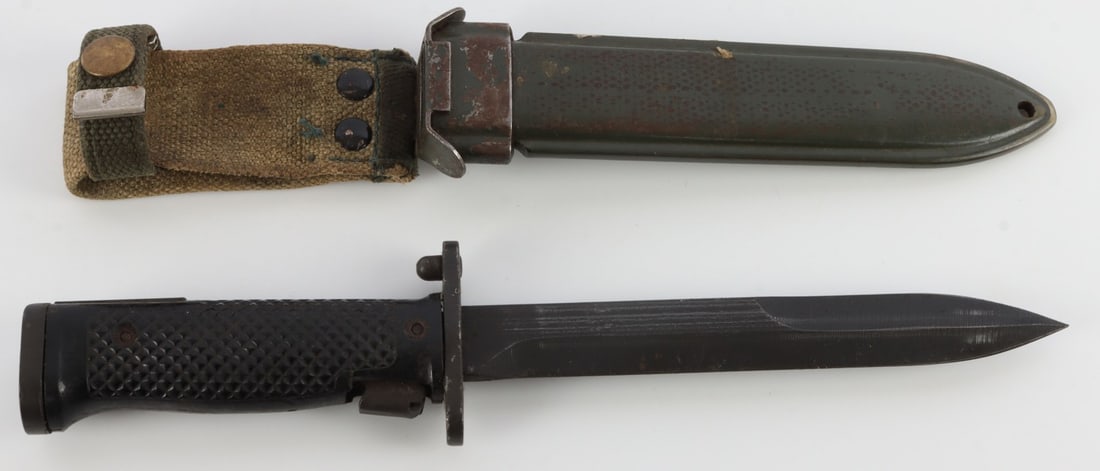 VIETNAM ERA US M5A1 M1 GARAND BAYONET: Vietnam Era Milpar Col US M5A1 M1 Garand Bayonet w/ M8A1 Scabbard. Knife was made by Columbus Milpar Mfg. and features single edge spear point blade and plastic handle scales with easy access release.