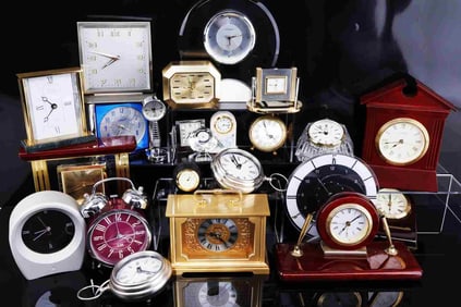23 DESK CLOCK LOT DANBURY EASTON CRYSTAL LTD MORE