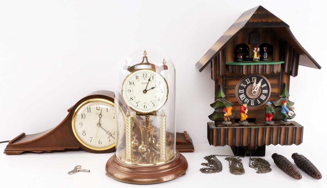CLOCK LOT CUCKOO INGRAHAM KUNDO: Ingraham works fine, did not try to start Cuckoo but it looks fine, the Kundo would not start but also looks fine. Sold as is.
