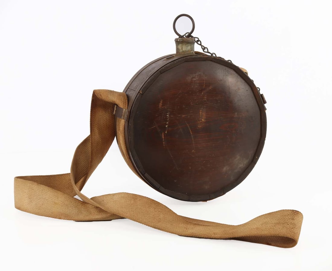US CIVIL WAR CONFEDERATE WOODEN DRUM CANTEEN: A wooden drum canteen from the Civil War. Pewter spout addition, with mounted jack chain and original cork stopper. Cloth strap intact, which is a rarity for wooden drum canteens. Overall, this is an