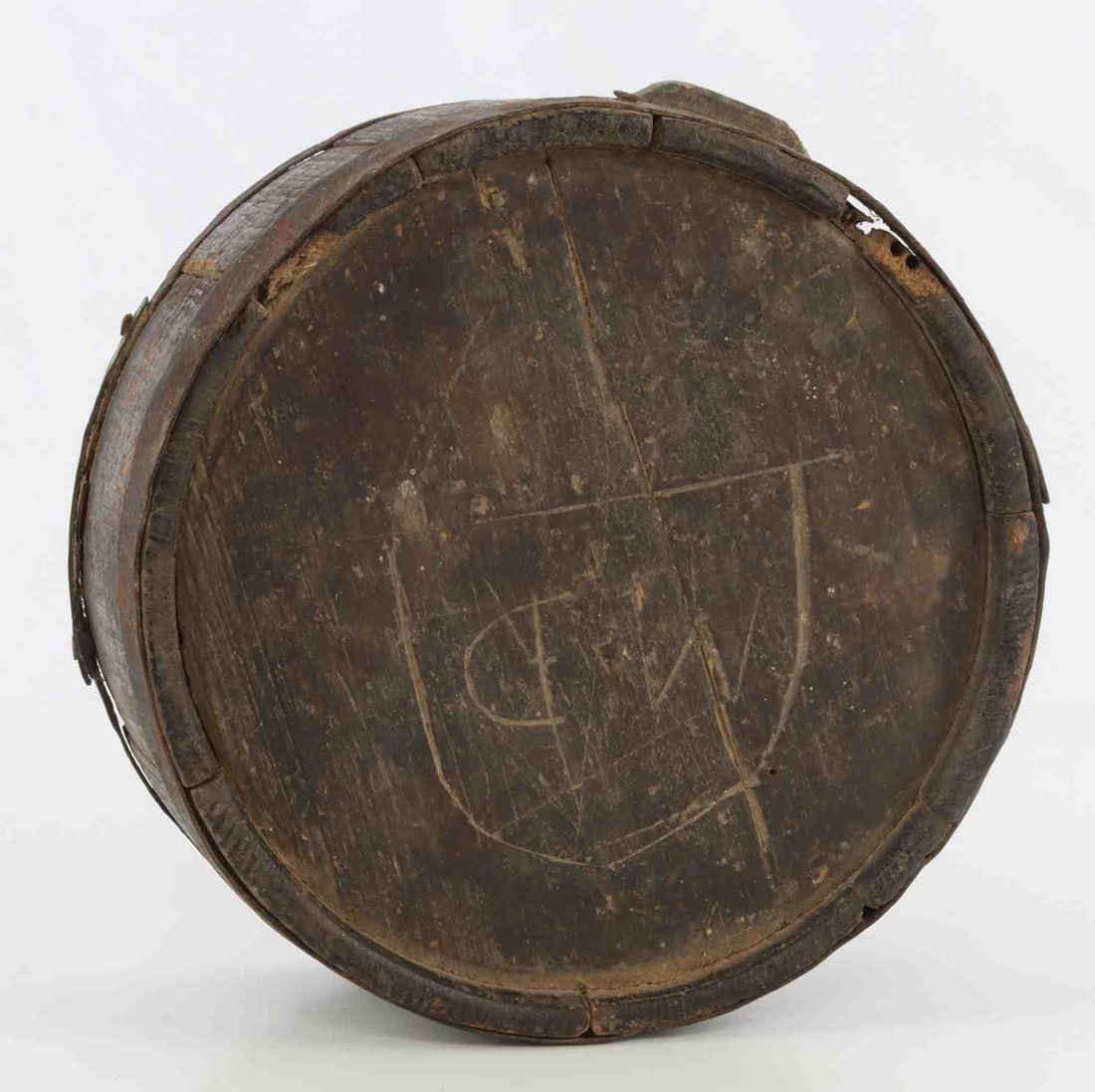 US WAR OF 1812 DRUM CANTEEN FROM HOUSE: A War of 1812 drum canteen marked 'I. House,' likely a reference to the maker. Iron banding. No stopper, no strap. Hole near spout. 7 inch diameter, 3.25 inch height. Very good, original condition. Or