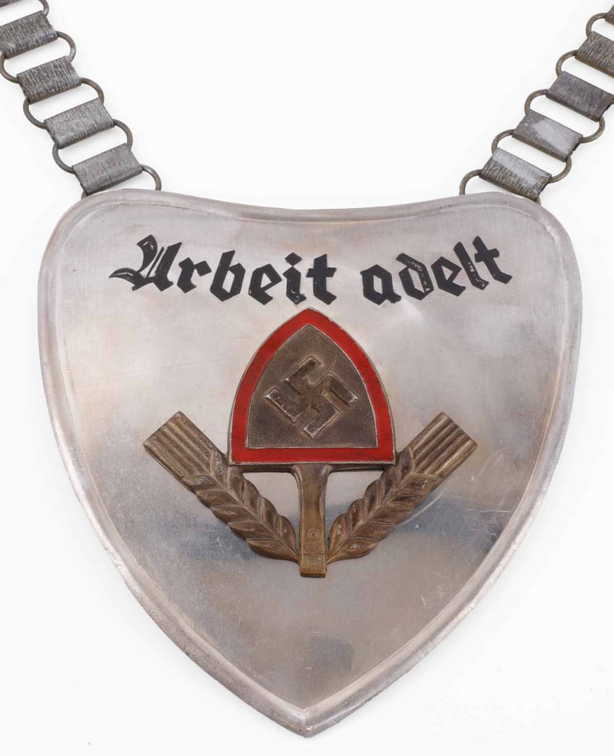 WWII GERMAN THIRD REICH GORGET FOR RAD: A gorget for the German Labor Front, RAD, bearing the RAD shovel symbol. Unauthenticated, sold as is.
