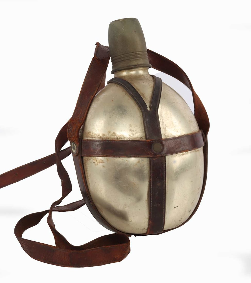 WWII JAPANESE NURSE CANTEEN: Described by ex dealer seller as a Japanese Nurse canteen, not verified. Very good original condition, with very nice leather strap.