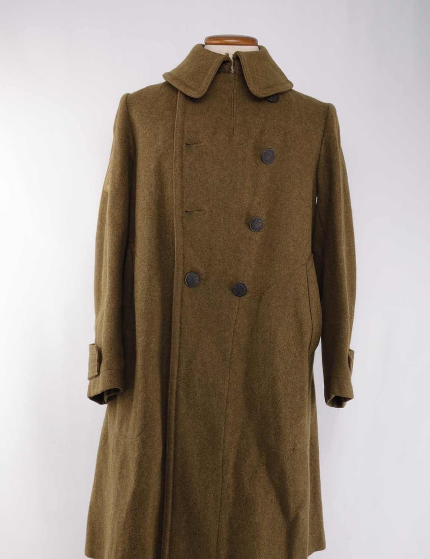 WWI US ARMY SIGNAL CORPS 7TH CORPS 3 ARMY COAT: A great coat for the US AEF 7th Corps of the 3rd Army Signal Corps. Insignia indicates corporal rank. One button missing, but in pocket. 18 inch shoulders, 25 inch sleeve. Very good, original conditio