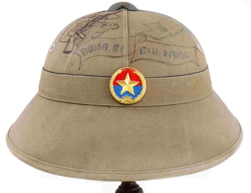 NORTH VIETNAMESE ARMY PITH HELMET