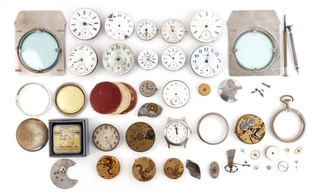 WRIST AND POCKET WATCH MOVEMENTS LOT OF 19