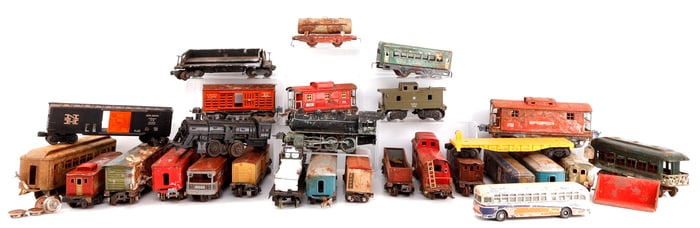 LARGE LIONEL O GAUGE TRAIN LOT