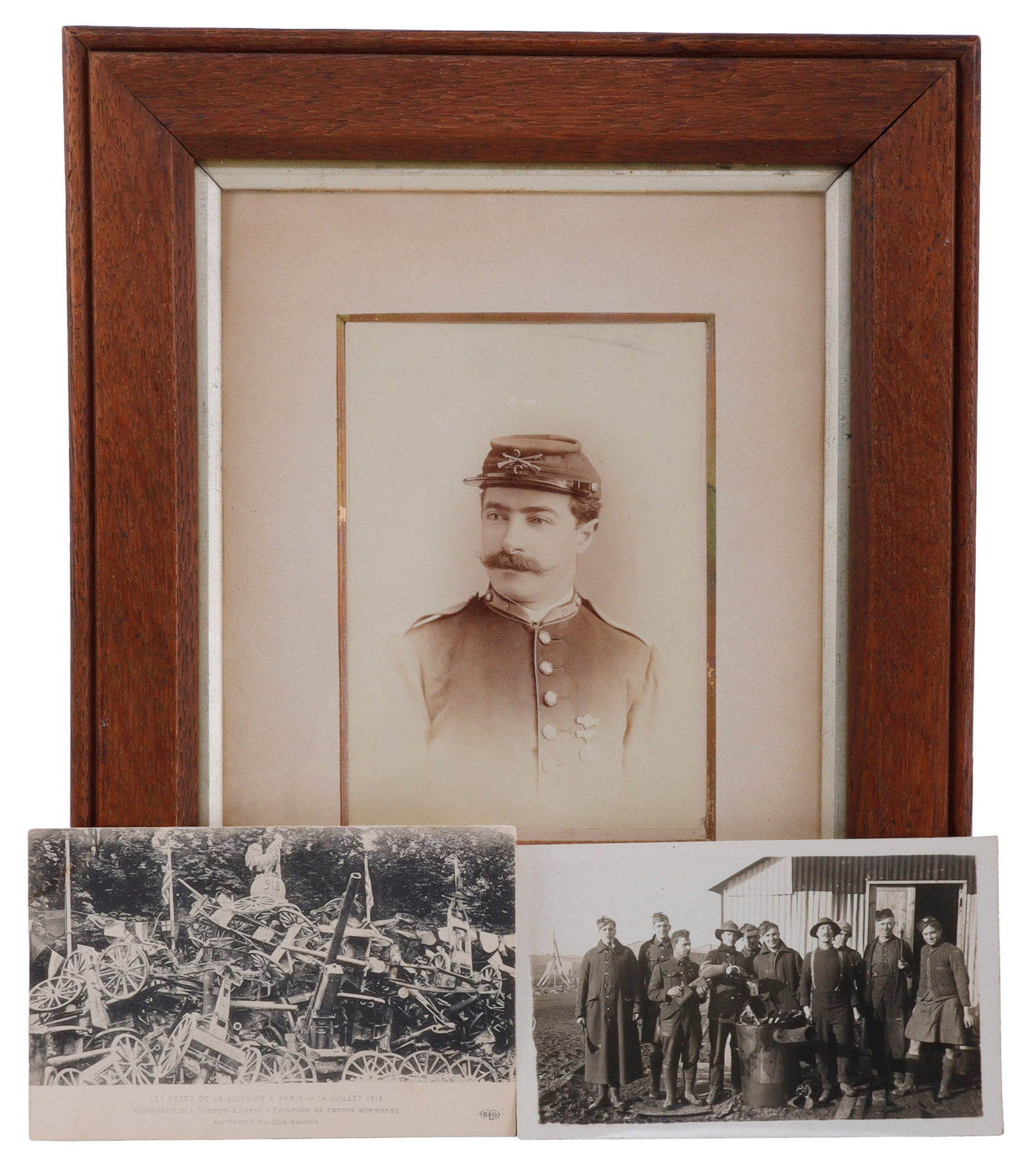 CIVIL WAR WWI PHOTOGRAPH & POSTCARD LOT: Framed Union soldier, appears to be wearing GAR medal. Not named, New York studio, frame 10 x 12 inch , image 4 1/2 x 6 inches, plus 2 WWI postcards.