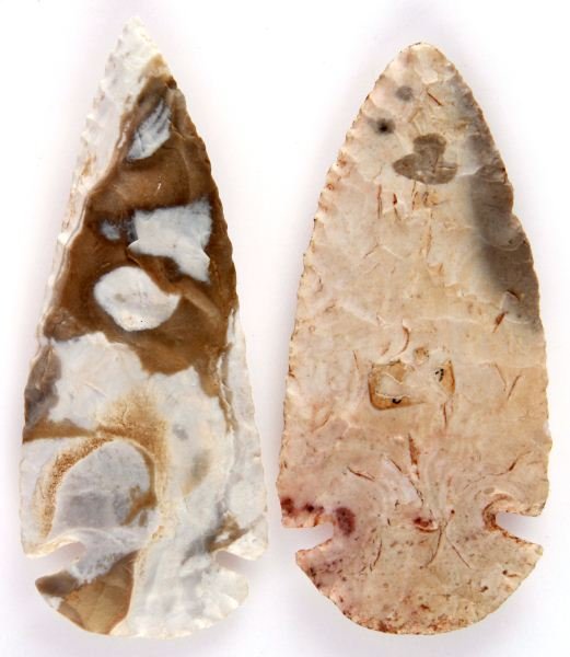 2 OHIO DOVETAIL ARROWHEAD LOT 3 5/8 INCH EACH: Well crafted of bleached white chert, one priced $350 ex dealer stock, each free of damage and repairs.