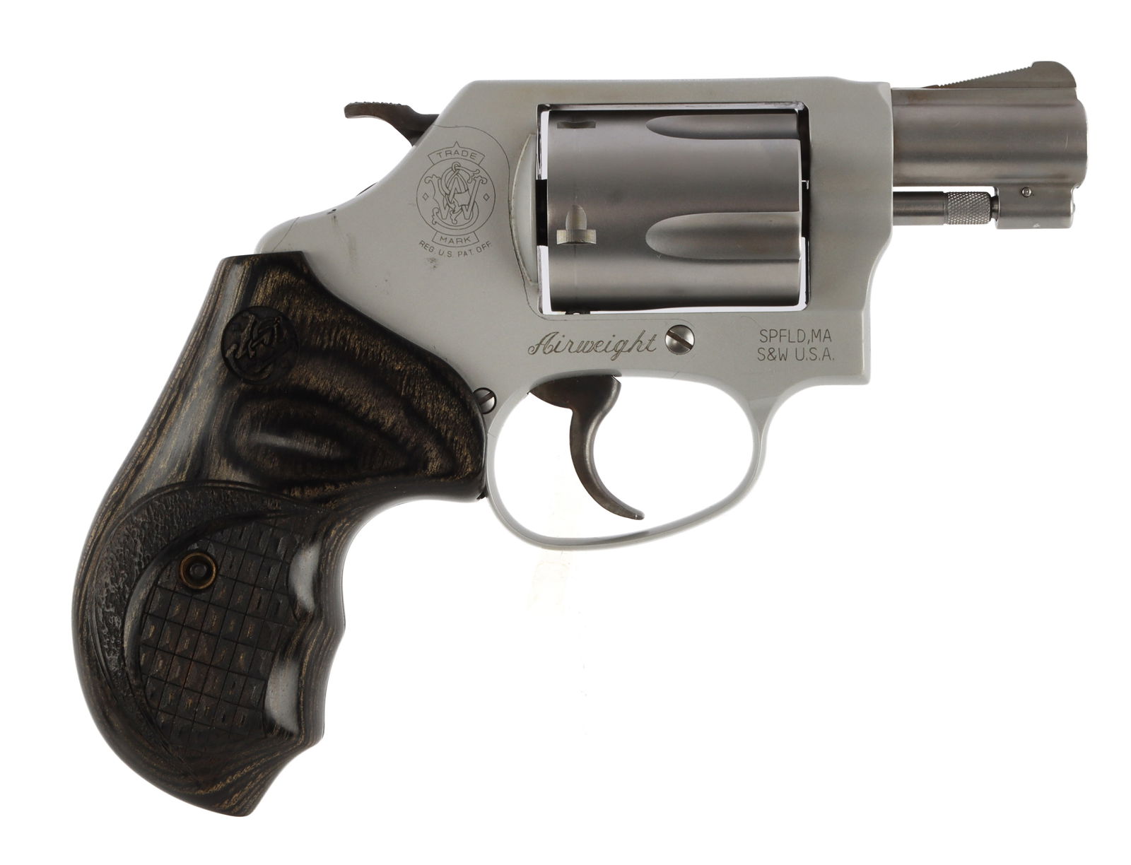 SMITH & WESSON 637-2 AIRWEIGHT .38 SPL +P REVOLVER: Smith & Wesson 637-2 Airweight double-action revolver. Barrel length 2 inches. Includes right-handed leather IWB holster and two (2) Speed Strips. Good condition. Mechanically fine, functions without