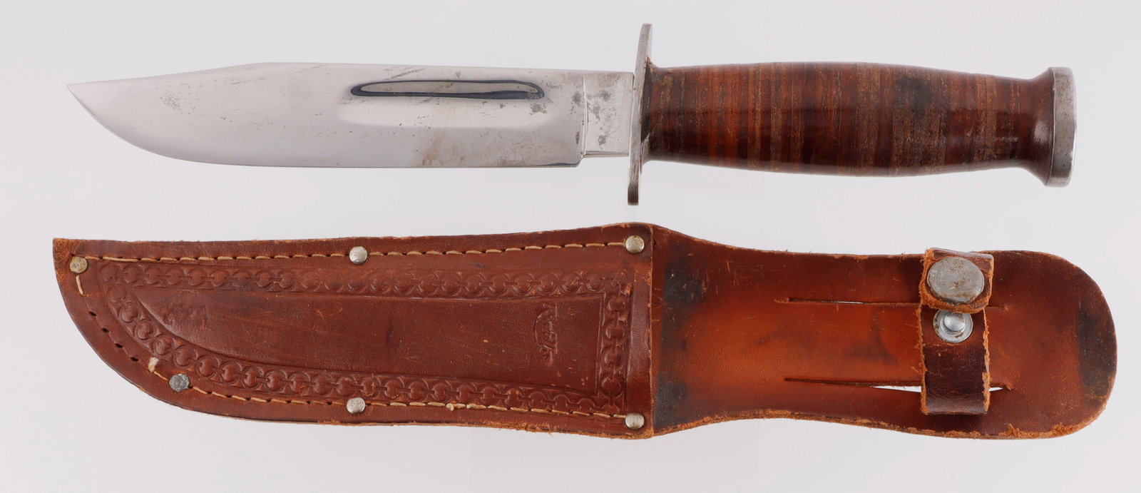 KINFOLKS USA FIXED BLADE HUNTING FIGHTING KNIFE: As new condition, blade is near mint, overall 10 1/2 inches, blade is 6 inches.