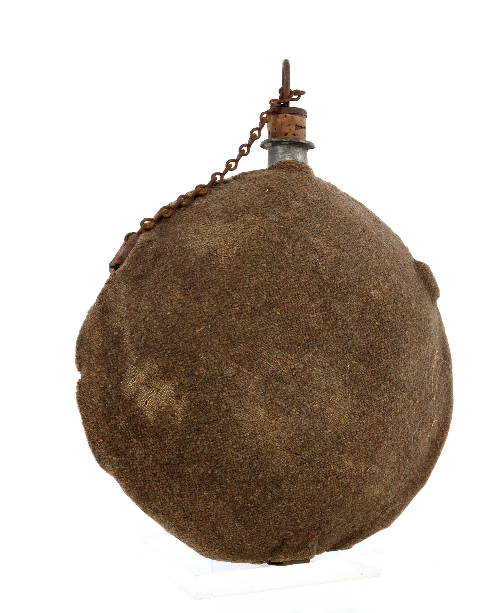 US CIVIL WAR SMOOTH SIDE CANTEEN: A US Civil War smooth side canteen. Cloth cover, jack chain, and cork intact. Chain has likely been shortened via repair. 8.5 inch diameter. Very good, original condition. Origin: Civil War & Indian W