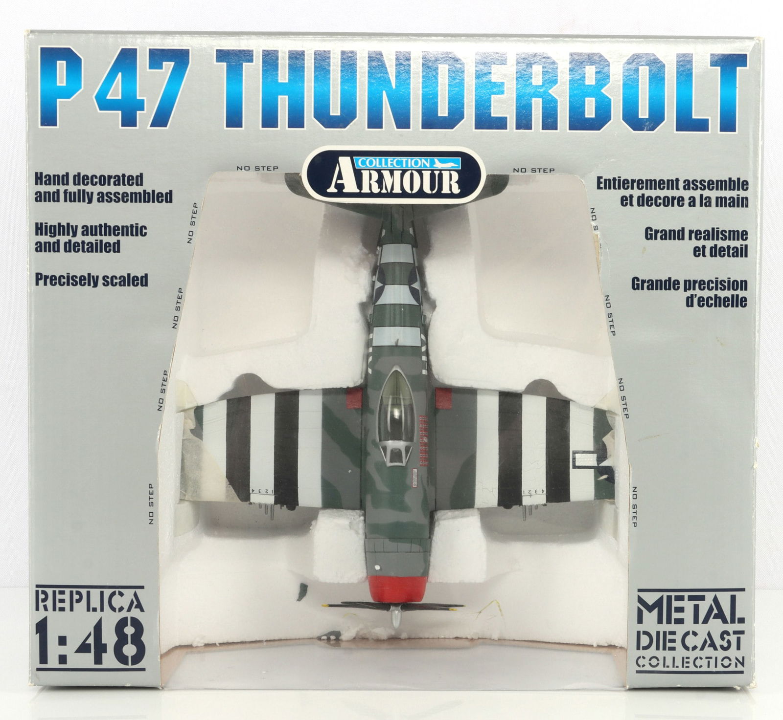 COLLECTION ARMOUR P47 THUNDERBOLT DIE CAST PLANE: Franklin Mint. 1:48 scale. Comes in box.