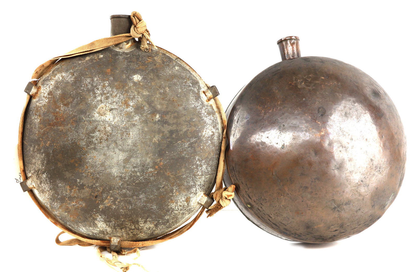 2 CIVIL WAR CANTEEN LOT OF 2 1 CONFEDERATE 1 UNION: The Union is a variant in that it has 5 strap loops, given to Militia, the second believed Confederate is copper with bulging front, neither have spouts.