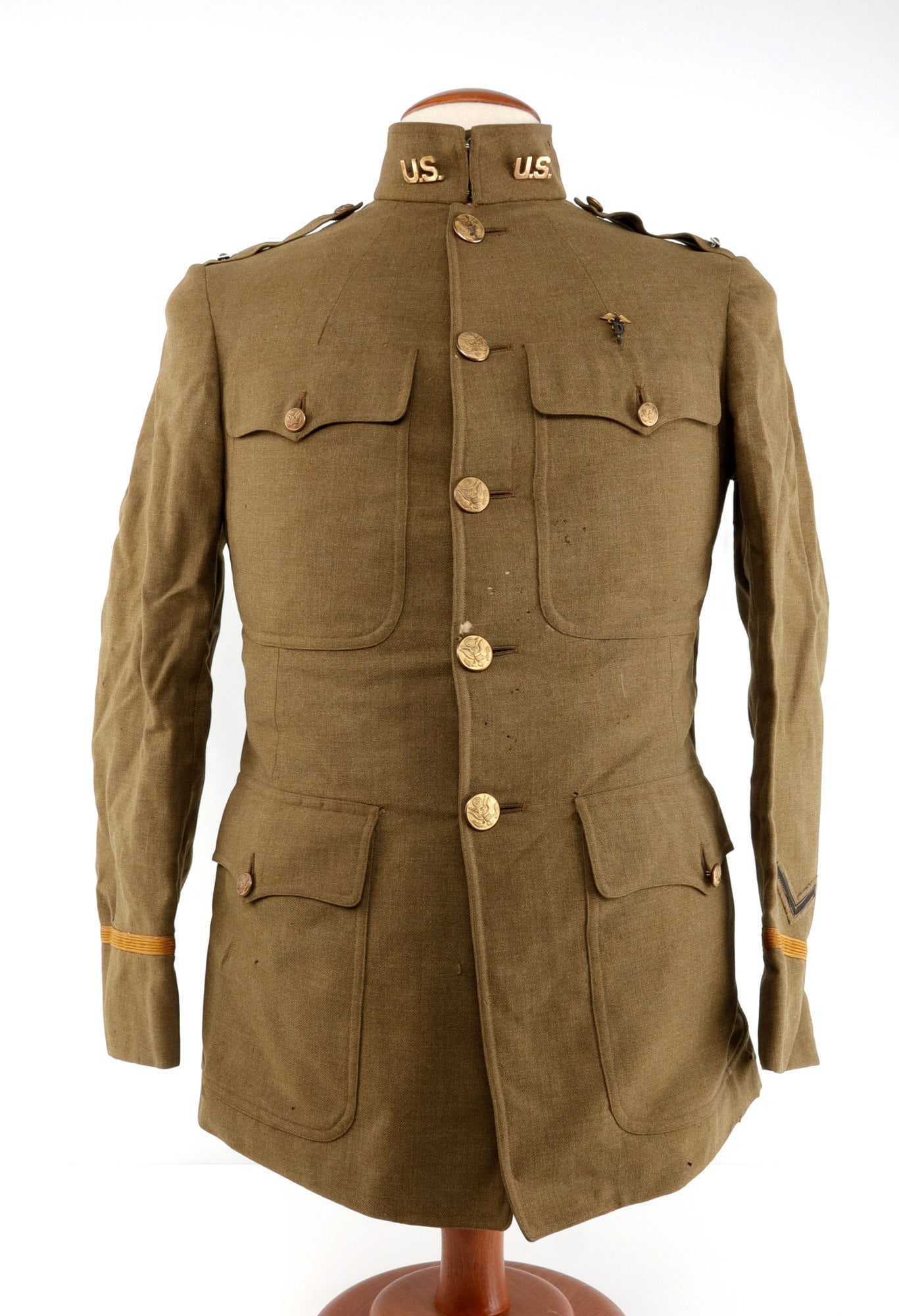 WWI AEF US ARMY DENTAL CORPS OFFICERS SERVICE COAT: WWI US Army Medical Service Corps, Dental Corps officer's wool service coat. Left breast has Dental Corps caduceus pin. Left sleeve has embroidered overseas chevron. Interior has tailor's label of Fei