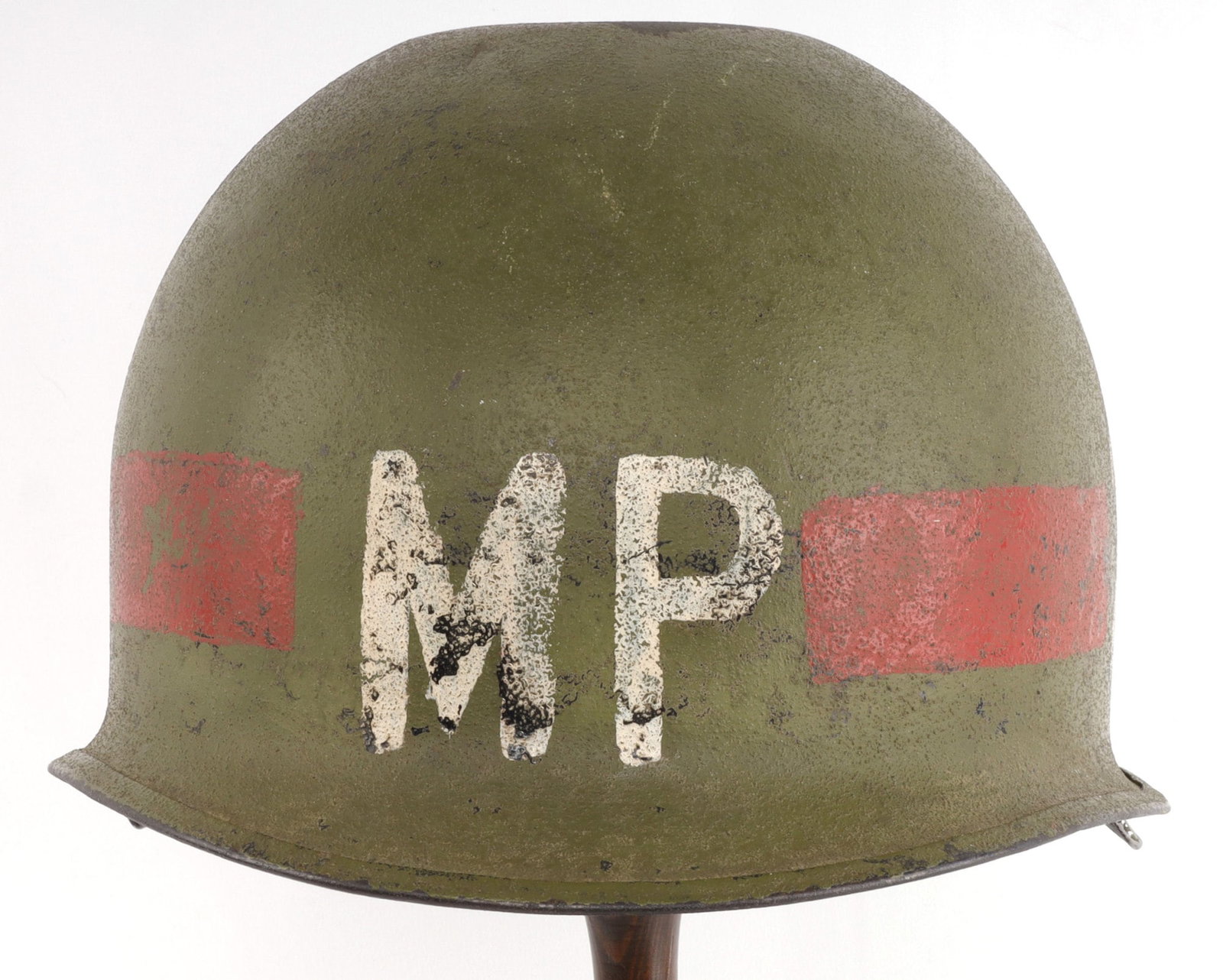 WWII US 24TH INFANTRY MP M1 HELMET SHELL REAR SEAM: US M1 helmet shell. Exterior painted "MP 24" with red stripe. Rear seam, swivel chinstrap loops. Lot code stamp not visible. Good condition. Crown dented. Crack at rear seam.