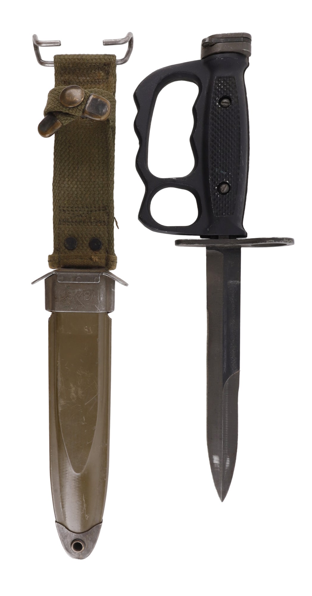 US M7 BAYONET KNIFE KNUCKLEDUSTER IN M8A1 SHEATH: Steel blade with knuckle duster grip. Measures 11 5/8 inches. Very good condition.