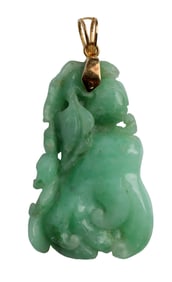 14KT YELLOW GOLD AND CARVED JADEITE PENDANT