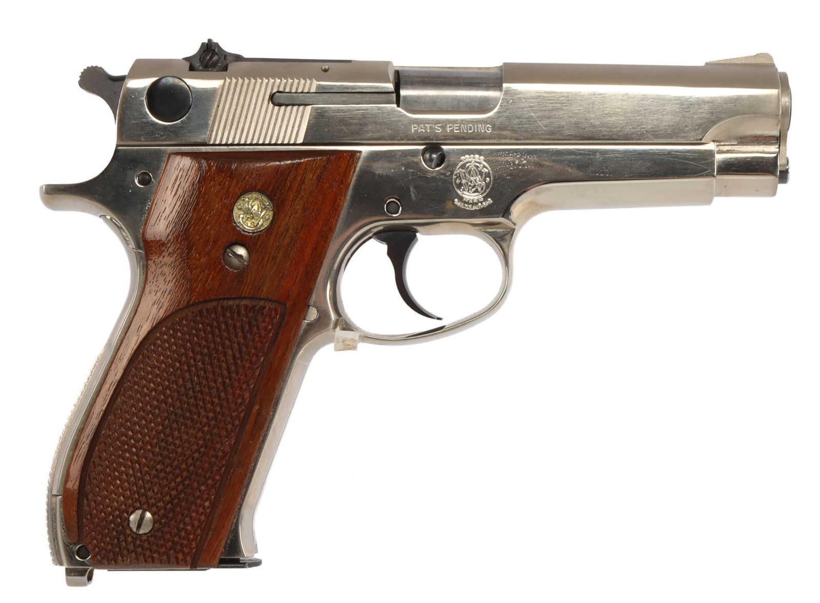 SMITH & WESSON MODEL 39-2 NICKEL 9MM PISTOL: Smith & Wesson Model 39-2 double action semi-automatic pistol, ca. 1978 production. Barrel length 4 inches. High-polish nickel plate finish with factory checkered wood grips. Includes one (1) magazine