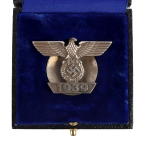 WWII GERMAN IRON CROSS SPANGE WITH CASE