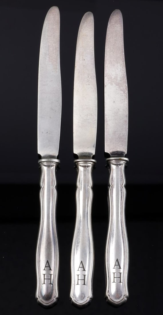 WWII GERMAN 3RD REICH HITLER 800 SILVER KNIFE LOT: Lot contains three German 800 silver knives. Each knife has "AH" etched on the handle. Each measures 166 mm in length. In very good condition. Unauthenticated/Sold 'as is'
