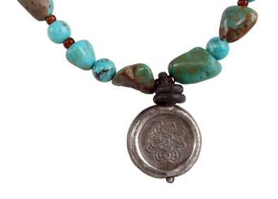 SOUTHWEST TURQUOISE AND SILVER NECKLACE