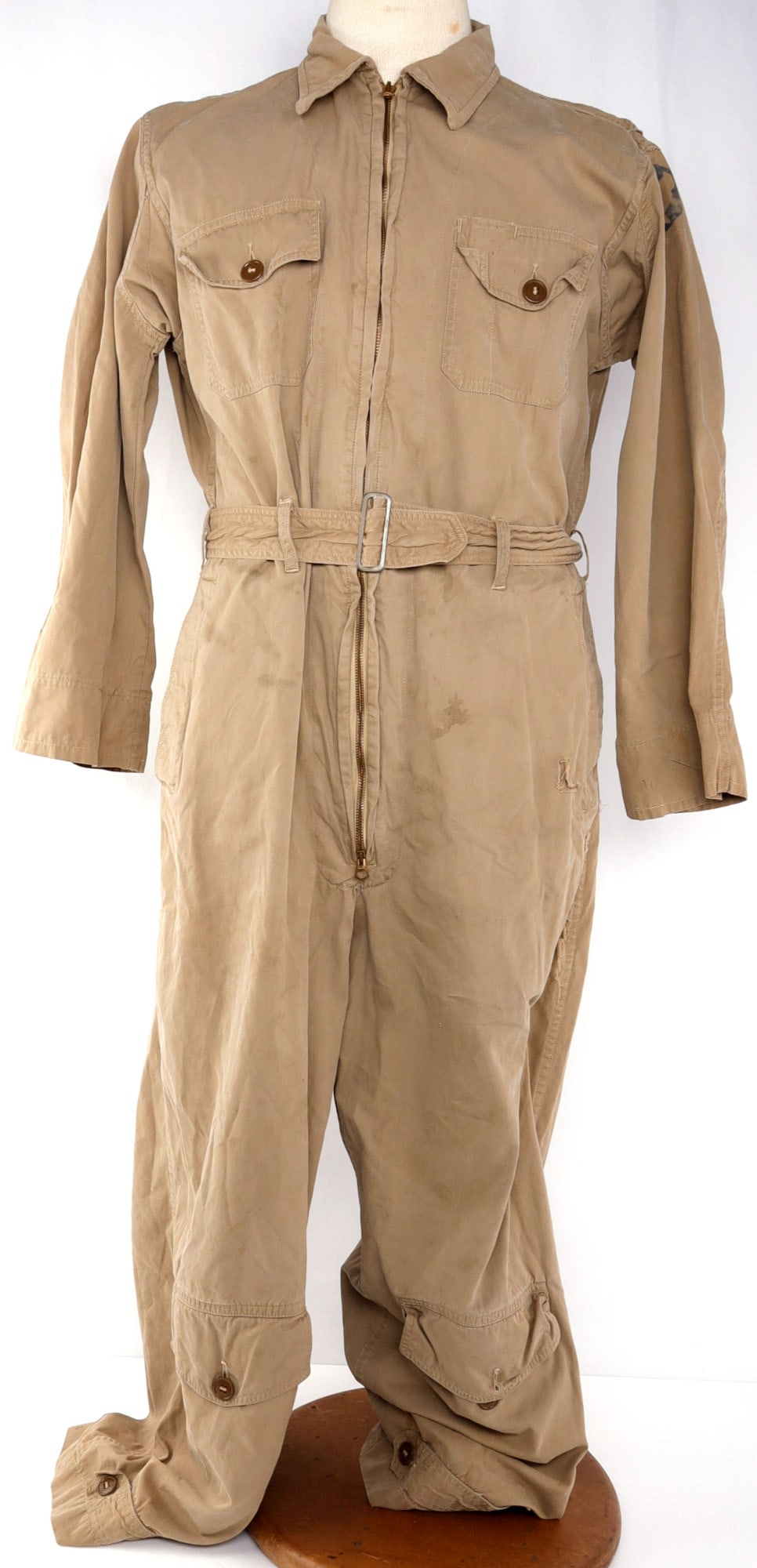WWII ARMY AIR FORCE KHAKI COVERALLS: US WWII khaki coveralls. Size 40M. Some light staining due to wear. Very good. original condition.