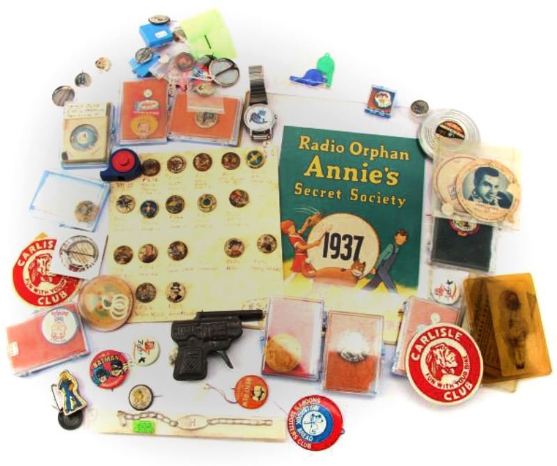 DEALER ANTIQUE COLLECTIBLE TOY & PIN-BACK LOT: Ex-dealer lot of advertising, pin-back buttons, and more; includes, Little Orphan Annie, Radio Orphan Annie certificate, ID Bracelet, 1936 decoder, secret society pin, pin-back buttons include, Davy C