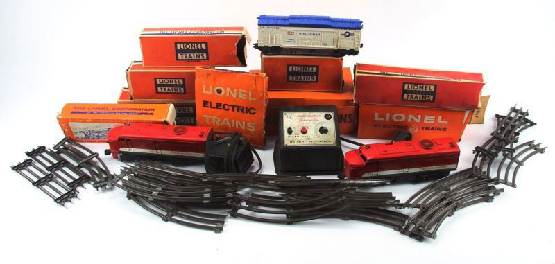 VINTAGE LIONEL TRAIN SET TEXAS SPECIAL 9 PIECE: Lionel train nine-piece set, Texas Special. Models are made of plastic with metal parts. Models included are: 210, 210p, 6014, 6017, 6801 (with boat), 6112, 3419 (broken spinning piece), 3665, and 642