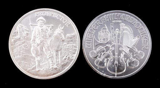 LOT OF TWO 1 OZT .999 SILVER ROUNDS MIXED DESIGN