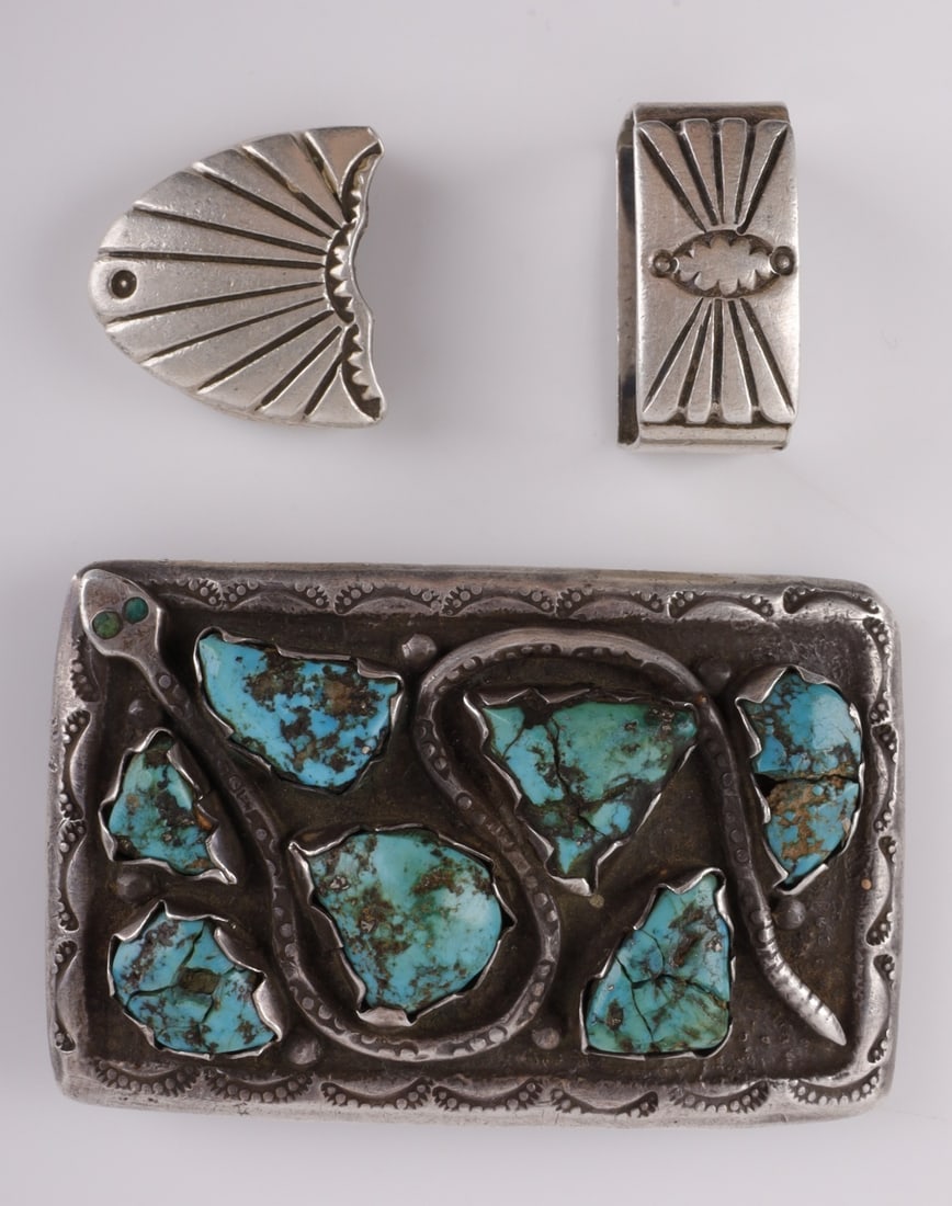 NATIVE AMERICAN ZUNI BELT BUCKLE & ACCENTS: A set of three coin silver items, Zuni made. Buckle sports turquoise. Marked Zuni, marked SC. Very good, original condition. This lot has a reserve.