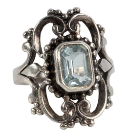 SILVER FASHION RING WITH AQUAMARINE STONE