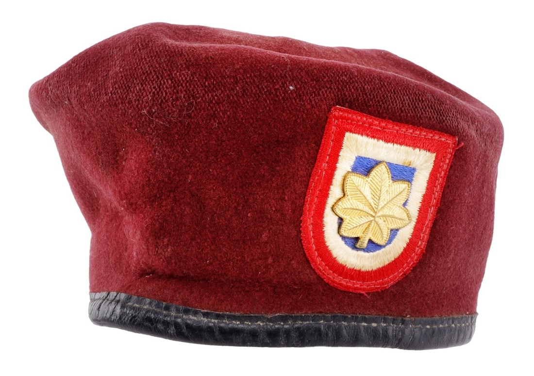 VIETNAM WAR US SPECIAL FORCES AIRBORNE BERET: Maroon beret with MACVSOG Command and Control North in country made patch. Named to Wayne. No size indicated.