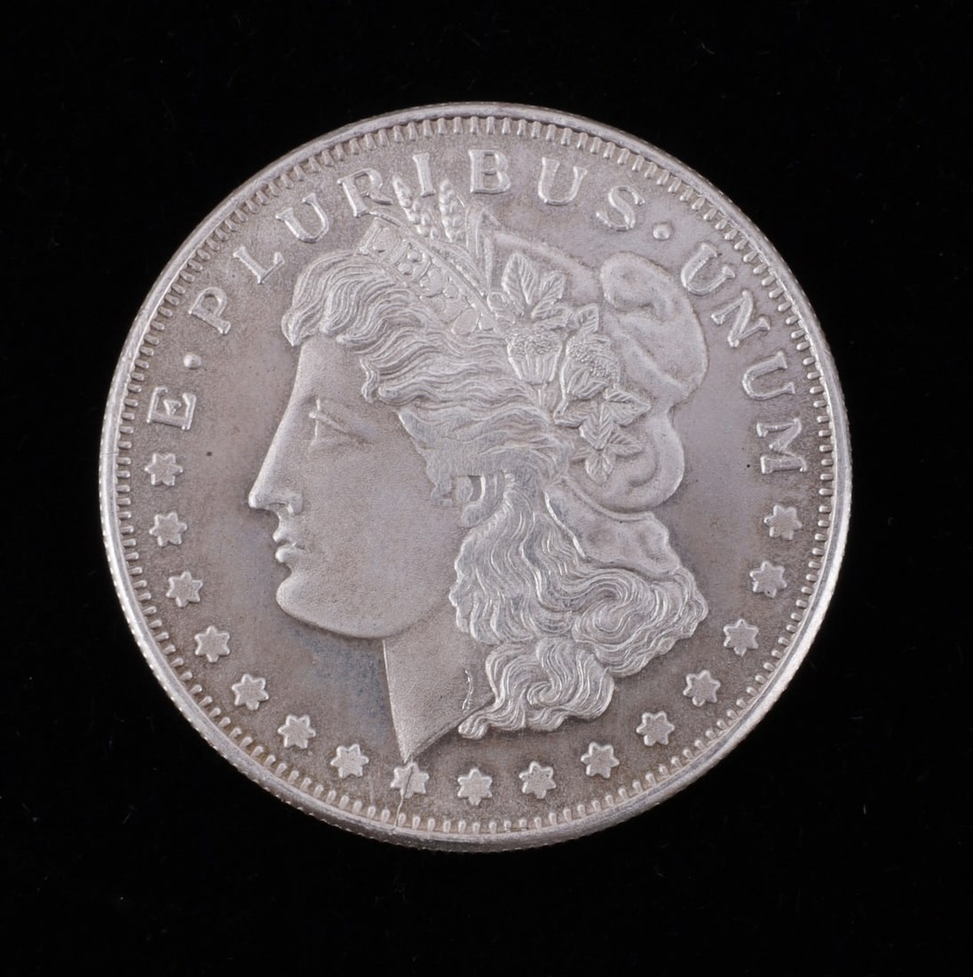 1 OZT SILVER ROUND WITH MORGAN DOLLAR DESIGN: 1 ozt .999 fine silver round, with a Morgan dollar design. This lot reserved at melt.